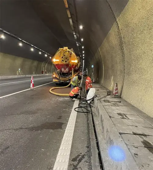 阜南隧道排水渠清淤